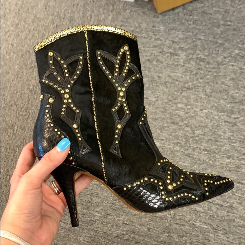DONALD J. PLINER black heeled bootie
